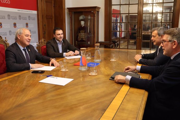 El presidente de la Diputación de Lugo, José Tomé, y el diputado de Promoción Económica, Pablo Rivera, se reúnen con José Soares de Pina y Carlos Vanzeller, de Altri.