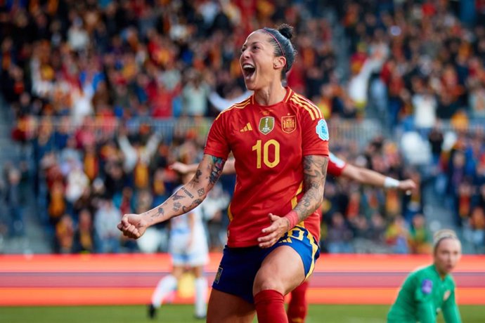 Jenni Hermoso celebra el 2-1 en el España-Chequia de la fase de clasificación de la Eurocopa 2025