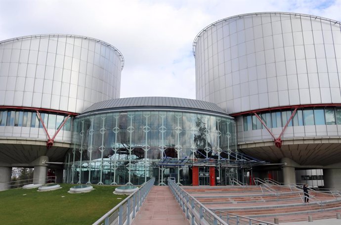 Archivo - Imagen de archivo de la fachada del Tribunal Europeo de Derechos Humanos en Estrasburgo.