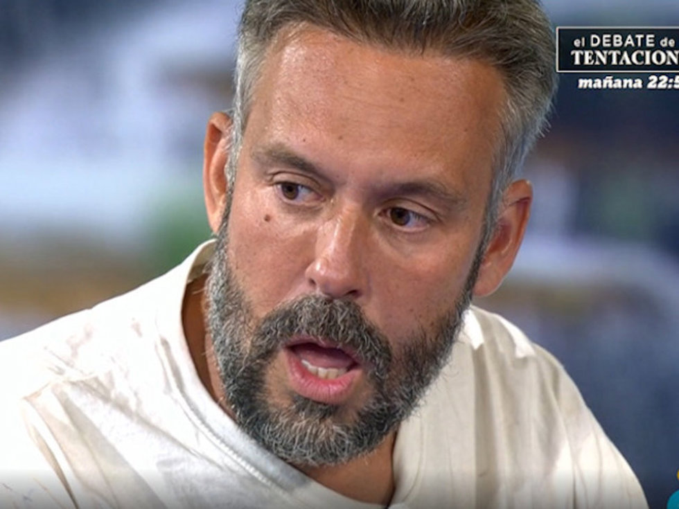 Kike Calleja al enterarse de la separación de José Carlos Bernal durante la emisión de 'Tierra de nadie'.