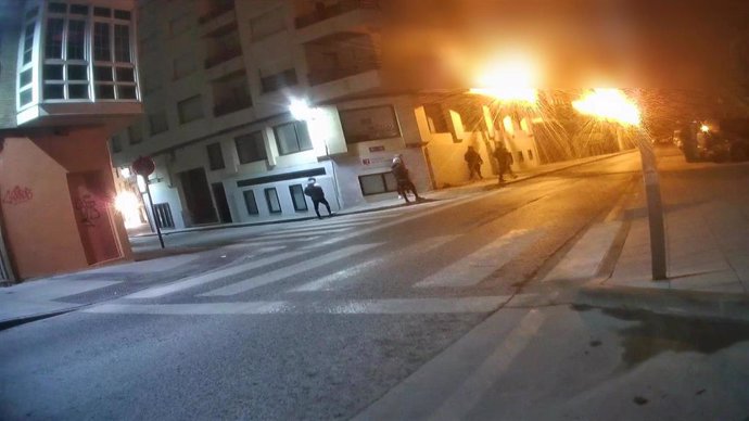 La Guardia Civil detiene a cuatro menores por la quema de 29 contenedores en Nájera