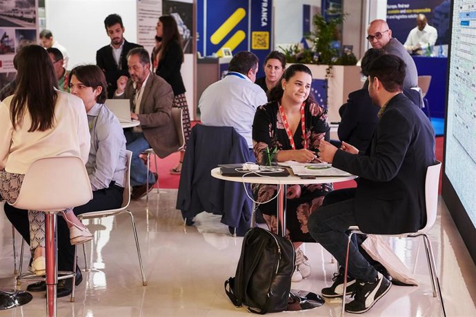 Archivo - La feria de logística, transporte y 'supply chain' SIL 2024 impulsa el XIV Barómetro del Círculo Logístico