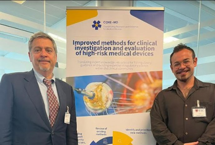 El coordinador científico de Área de Evaluación de Tecnologías Sanitarias (AETSA) de la Fundación Progreso y Salud , Juan Antonio Blasco, y el investigador Jesús Aranda.