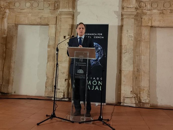 El alcalde de Salamanca, Carlos García Carbayo, en el Liceo