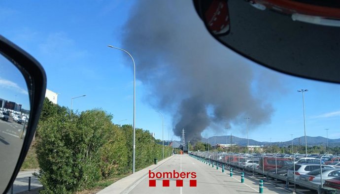 Imagen del fuego en Abrera (Barcelona)