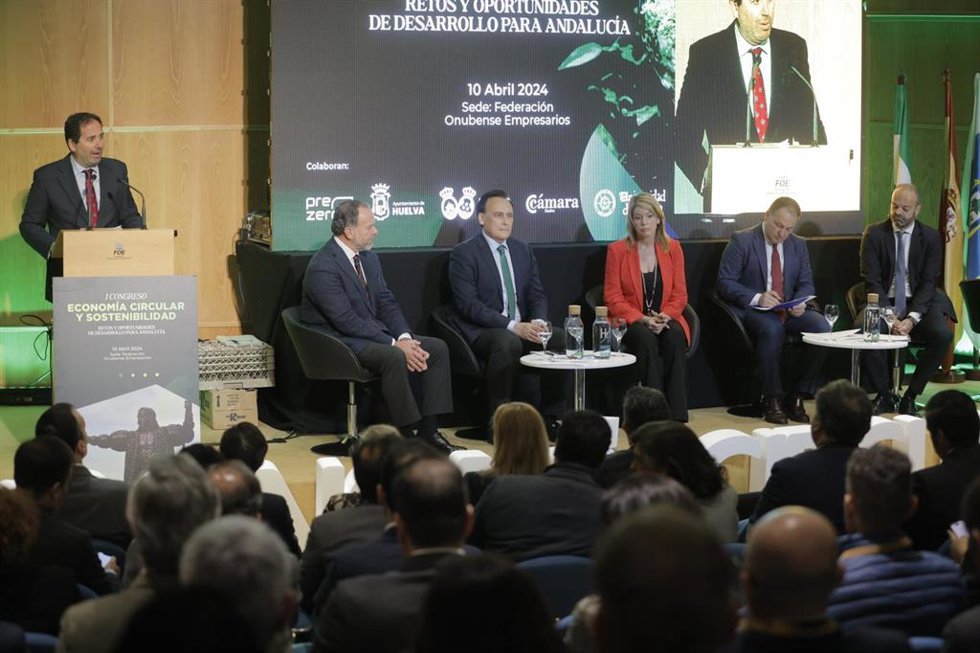 El consejero de Universidad, Investigación e Innovación, José Carlos Gómez Villamandos,  durante su participación en el I Congreso de Economía Circular y Sostenibilidad.