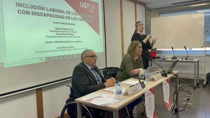 La secretaria general de UGT Madrid, Marina Prieto, y el presidente de Cermi Comunidad de Madrid, Óscar Moral Ortega