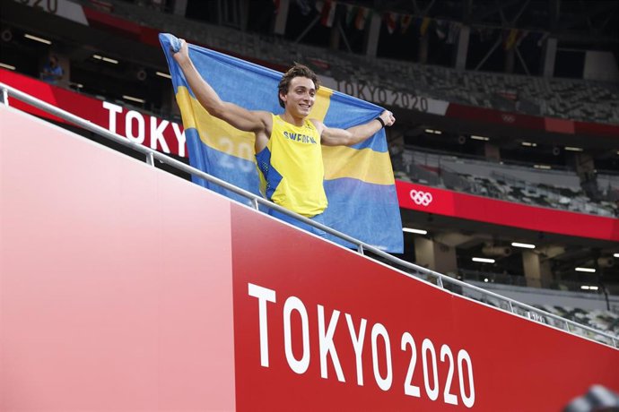 Archivo - El sueco Armand Duplantis tras ganar el oro en pértiga en Tokyo 2020