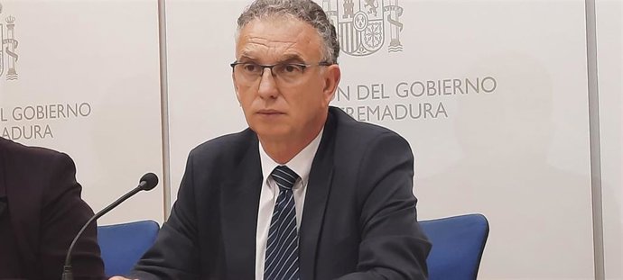 Archivo - Imagen de archivo del delegado del Gobierno en Extremadura, José Luis Quintana, en una rueda de prensa