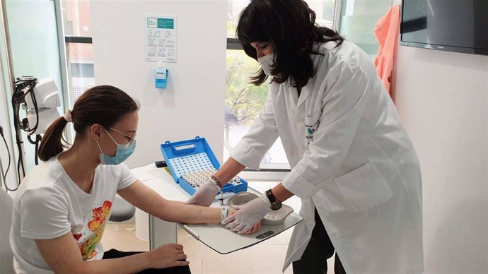 Quirónsalud advierte que la humedad por las lluvias posibilita un aumento de ácaros en el ambiente.