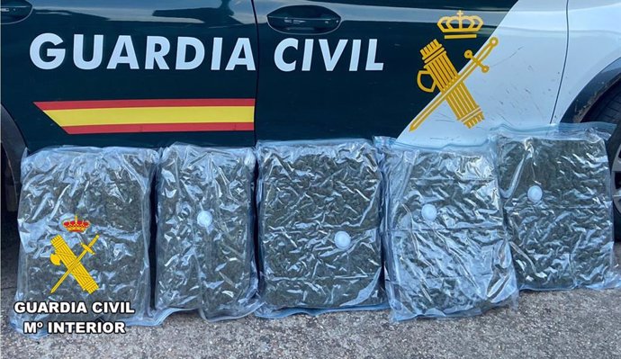 Los cinco kilos de marihuana incautados que se encontraron en el vehículo