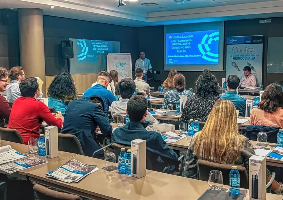 Curso de neurocirujanos del Virgen del Rocío sobre el manejo de la hidrocefalia.