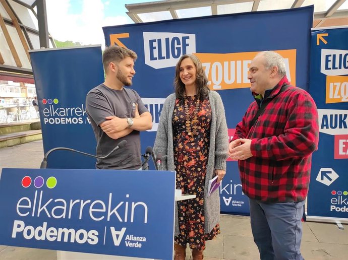 Los candidatos por Gipuzkoa David Soto y Miren Echeveste en un acto en Elgoibar