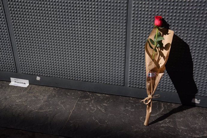 Una rosa on s'ha comès l'assassinat al Prat de Llobregat (Barcelona)