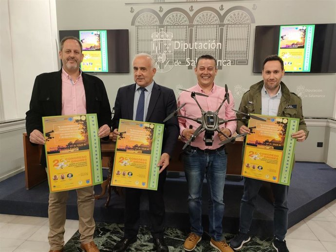 José Ignacio Hernández, el diputado Jesús María Ortiz, Eliseo Prieto e Ivan Alcolea, de izquierda a derecha, en el Palacio de La Salina de Salamanca