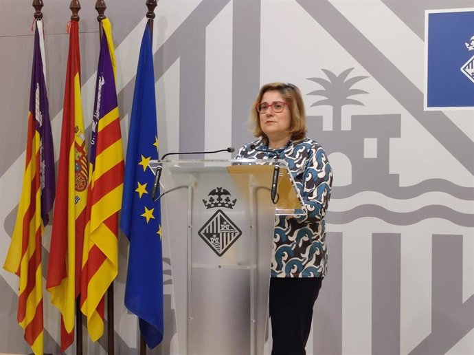 La portavoz municipal y regidora de Hacienda y Gobierno Interior, Mercedes Celeste, en rueda de prensa tras la Junta de Gobierno.