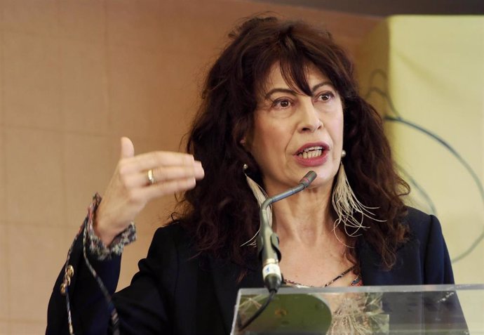 La ministra de Igualdad, Ana Redondo, interviene durante la jornada 'Mujeres y vida en el medio rural', en el Hotel Sercotel, a 5 de abril de 2024, en Valladolid, Castilla y León (España). 