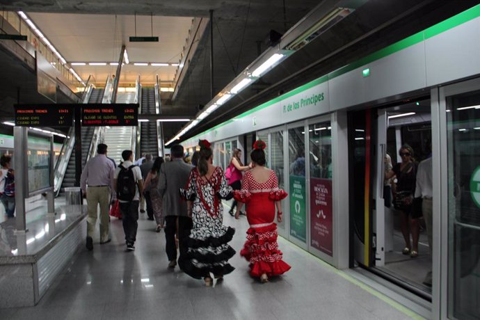 El metro de Sevilla refuerza su operativo durante la Feria de Abril.