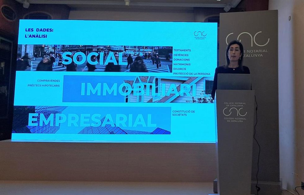 La vicedecana del Collegi de Notaris de Catalunya, Raquel Iglesias, presenta tercer informe del Observatori Notarial de Catalunya.
