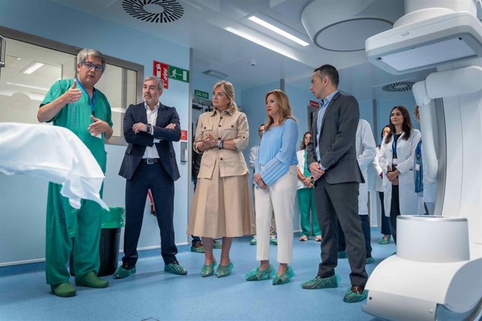 Visita de autoridades a la nueva sala de Hemodinámica del Hospital Universitario Ntra. Sra. De Candelaria