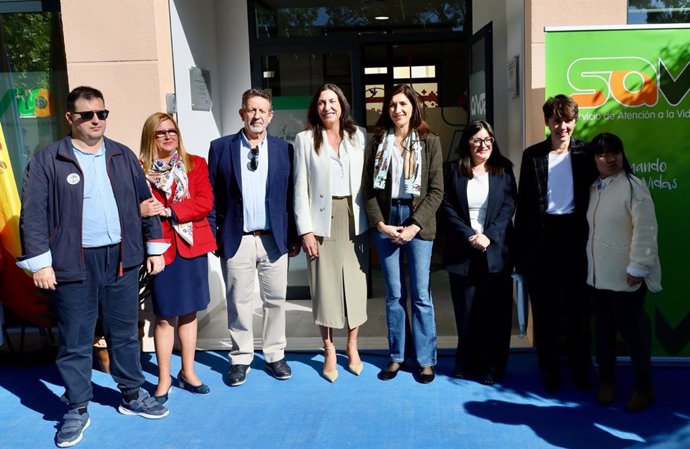 La consejera de Inclusión Social, Juventud, Familias e Igualdad, Loles López, en la inauguración del centro 'Savia' en Écija