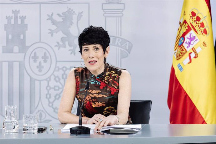 La ministra de Inclusión, Seguridad Social y Migraciones, Elma Saiz, durante una rueda de prensa posterior a la reunión del Consejo de Ministros, a 9 de abril de 2024, en Madrid (España). El Consejo de Ministros ha aprobado hoy la eliminación del visado d