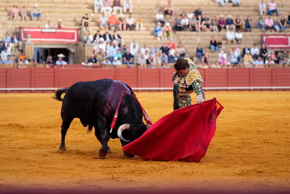 El torero, Lama de Góngora  durante la segunda corrida de abono en la Plaza de la Real Maestranza