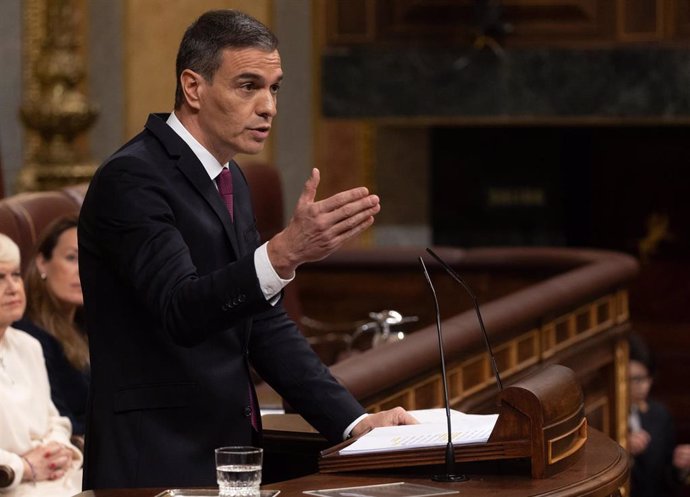 El presidente del Gobierno, Pedro Sánchez, interviene durante una sesión plenaria, en el Congreso de los Diputados