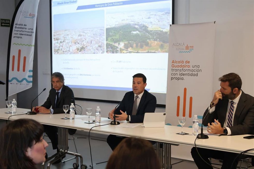 El delegado de Urbanismo y Planificación Estratégica del Ayuntamiento, Jesús Mora, en la mesa redonda sobre 'Alcalá Futura'.