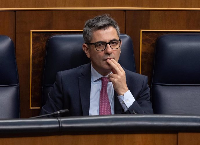 El ministro de la Presidencia, Justicia y Relaciones con las Cortes, Félix Bolaños, durante una sesión plenaria en el Congreso de los Diputados, en Madrid (España).