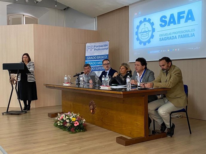 El delegado territorial de Empleo, Empresa y Trabajo Autónomo de la Junta de Andalucía en Cádiz, Daniel Sánchez, en una jornada sobre la nueva Ley de FP.