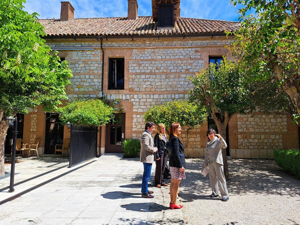 La subdelegada del Gobierno en Madrid, Pilar Trinidad Núñez, visita el Parador de Chinchón