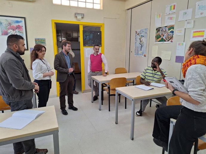 Francisco Toscano visita el CAR de Sevilla Este.