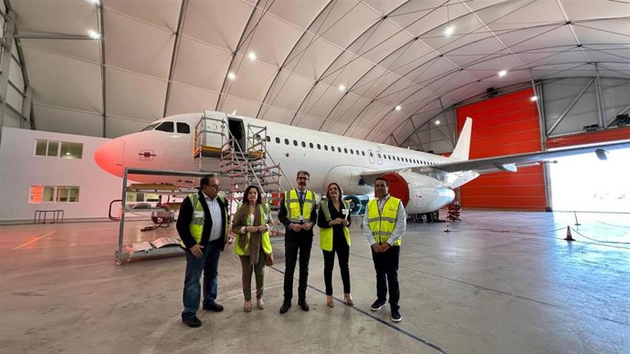 Nuria Montes en el Aeropuerto de Castellón