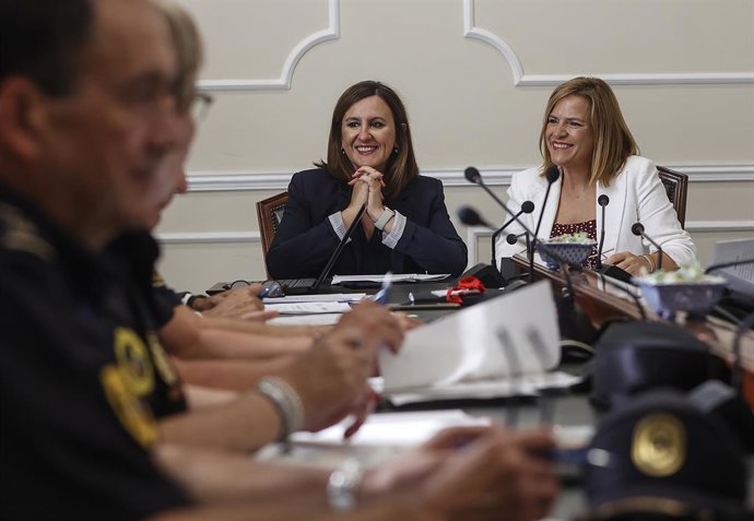 Archivo - Arxiu - L'alcaldessa de Valncia, María José Catalá, i la delegada del Govern a la Comunitat Valenciana, Pilar Bernabé, en una imatge d'arxiu en una Junta Local de Seguretat.