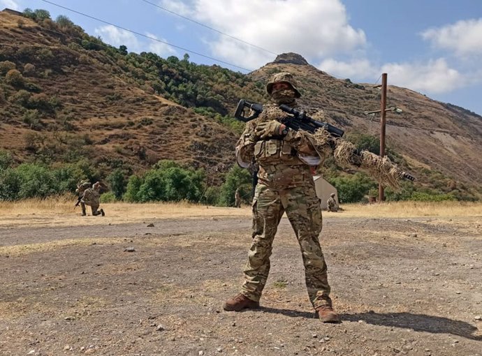 Archivo - Militares de Azerbaiyán cerca de la frontera con Armenia.