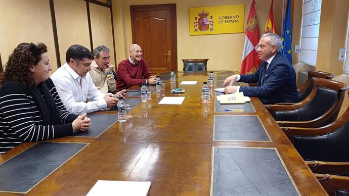 Nicanor Sen recoge las demandas de los transportistas de Castilla y León.