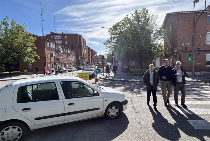 Tramo en obras de la calle Villabáñez el pasado viernes durante la visita del concejal Alejandro García Pellitero.