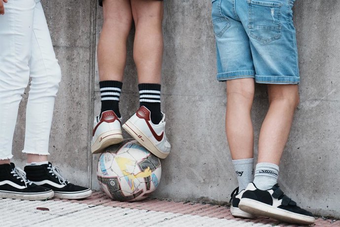 Imatge de recurs de persones amb calat esportiu. 