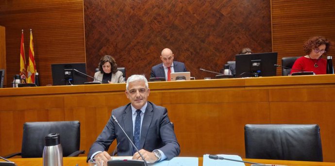 El director general de Salud Digital e Infraestructuras del Gobierno de Aragón, Joaquín Velilla, comparece, en comisión, en las Cortes de Aragón.