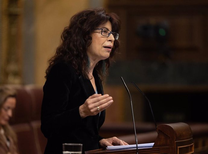 Archivo - La ministra de Igualdad, Ana Redondo, interviene durante una sesión plenaria, en el Congreso de los Diputados, a 22 de febrero de 2024, en Madrid (España). 