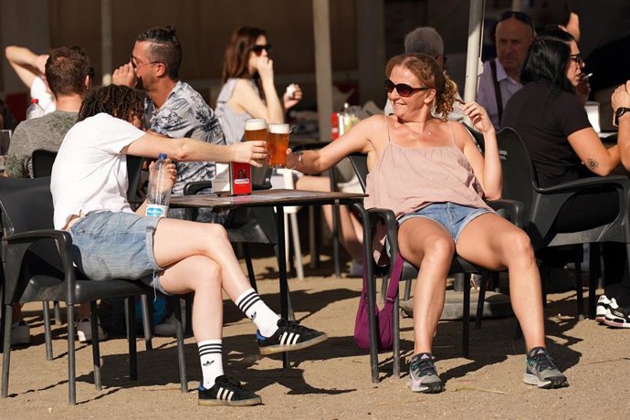 Archivo - Varias personas disfrutan tomando el sol en la playa de la Malagueta, a 12 de diciembre de 2023 en Málaga, Andalucía.