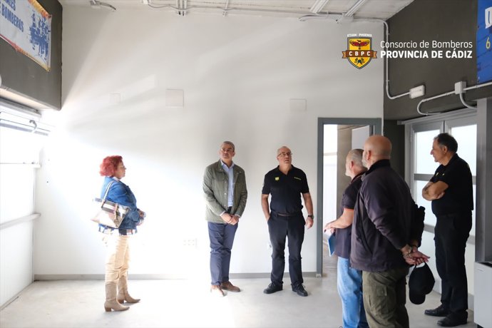 El presidente del Consorcio de Bomberos de la provincia de Cádiz, José Ortiz, en las instalaciones que acogerá la nueva sala de emergencias del 085 en Cádiz.