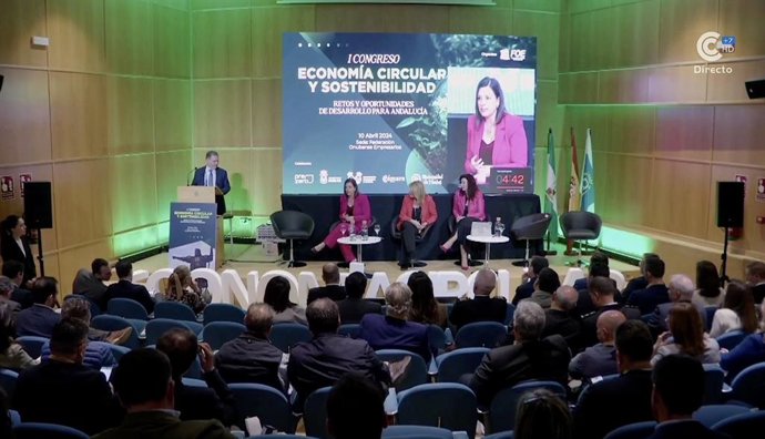 La alcaldesa de San Fernando, Patricia Cavada, junto a las alcaldesas de Huelva y Almería, en un foro sobre economía circular y sostenibilidad.
