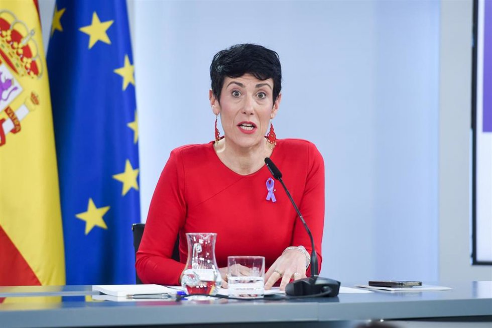Archivo - La ministra de Inclusión, Seguridad Social y Migraciones, Elma Saiz, durante una rueda de prensa posterior a una reunión de un Consejo de Ministros, en el Palacio de la Moncloa, a 8 de marzo de 2024, en Madrid (España). 