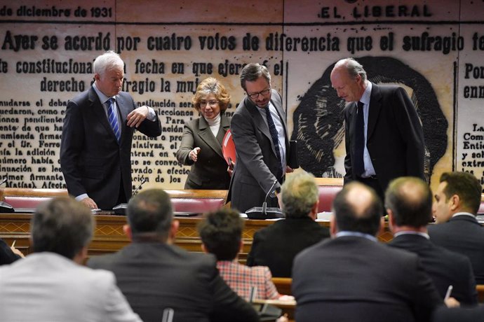 El diputado del PP Eloy Suárez (1i), y el vicepresidente primero de la Mesa del Senado, Javier Maroto (2d), a su llegada a la constitución y designación de la mesa de la Comisión de Investigación por el ‘caso Koldo’