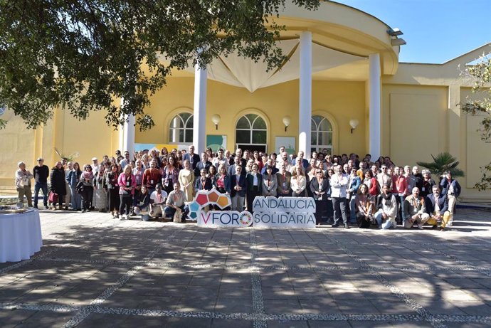 Foto de grupo de los participantes en el V Foro Andalucía Solidaria.