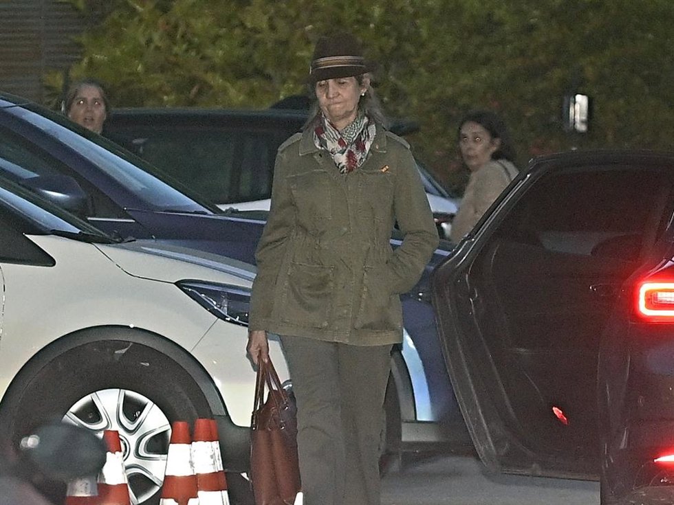 La Infanta Elena llega al hospital Ruber Internacional donde de encuentra ingresada la Reina Sofía, a 10 de abril de 2024, en Madrid (España).