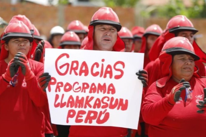 Beneficiarios del programa de empleo temporal Llamkasun Perú (imagen referencial).