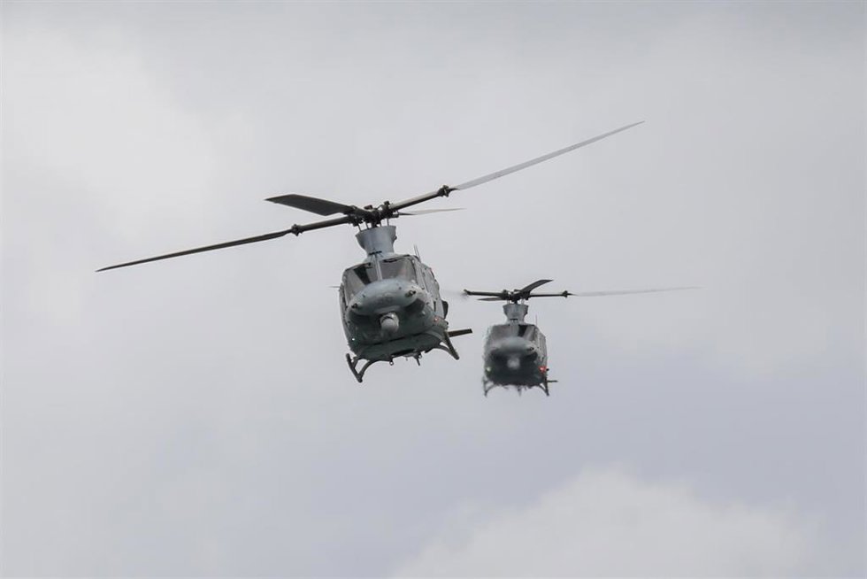 Archivo - Imagen de archivo de dos helicópteros militares sobre Cavite, Filipinas